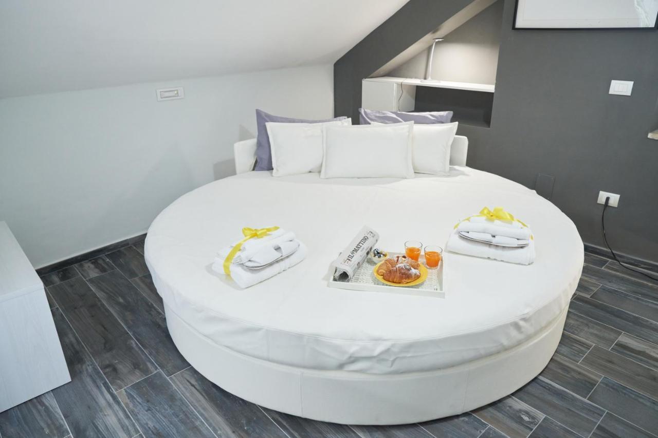 B&B Milleduecento Luxury Room Salerno Buitenkant foto